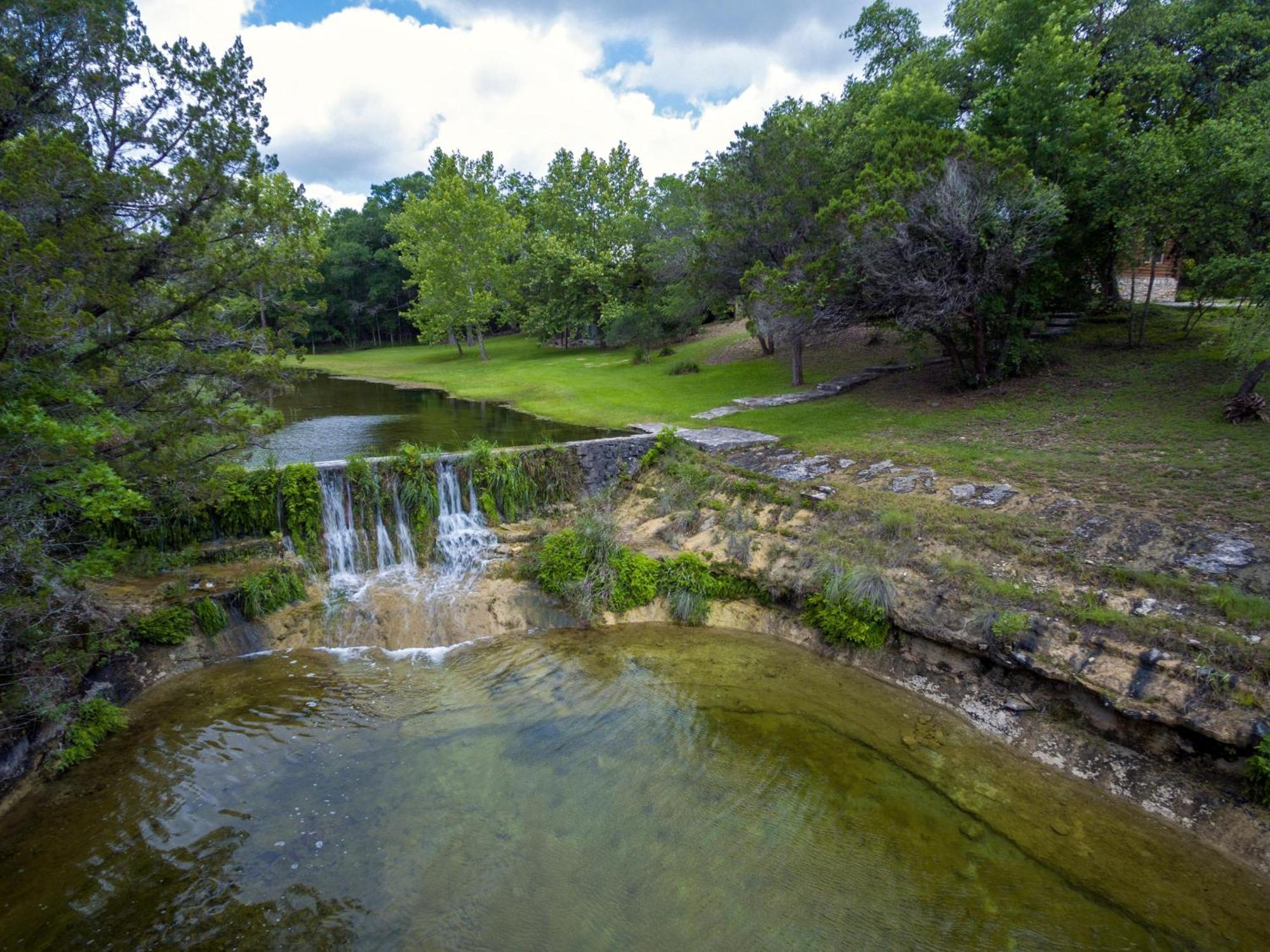 Falls Log Home Wimberley Luaran gambar